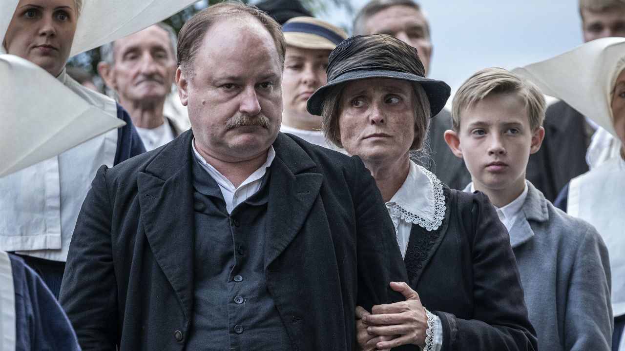 News Stulecie Winnych - 1 odc. Katarzyna umiera w trakcie porodu. Zbli�a si� wroga armia. Streszczenie 1 i 2 odcinka