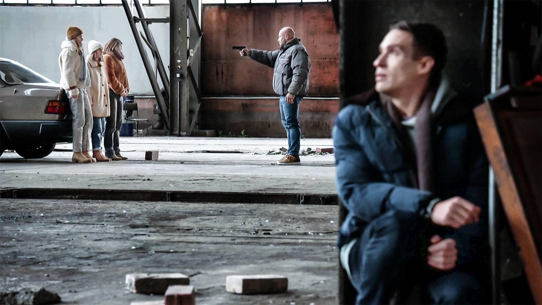 News Pierwsza mi�o�� - 3770 odc. Anka, Iga i Julita trafiaj� w r�ce gangstera. Streszczenie 3770 i 3771 odcinka