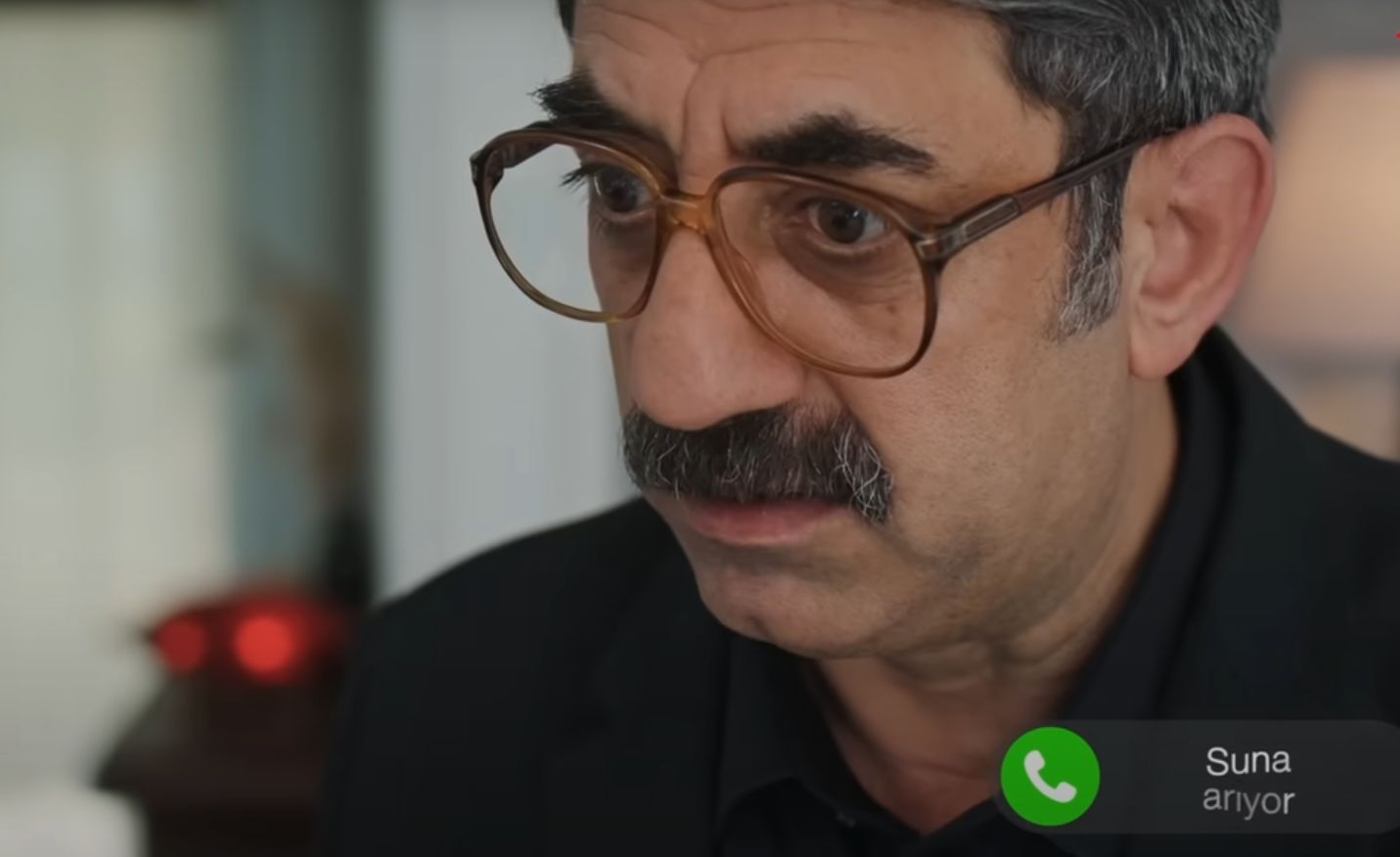 News Z�oty ch�opak - 241 odc. Esme prze�ywa koszmar. Tayyar j� terroryzuje! Streszczenie 241 i 242 odcinka