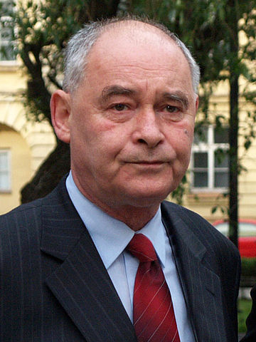 News Profesor Marcin Kr�l nie �yje. 