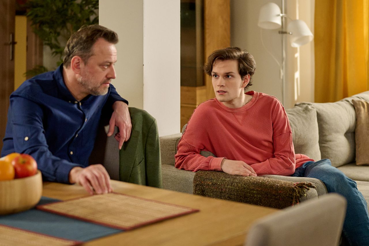 News Na Wsp�lnej - 3853 odc. Grzesiek wyznaje matce prawd�. Streszczenie 3853 i 3854 odcinka