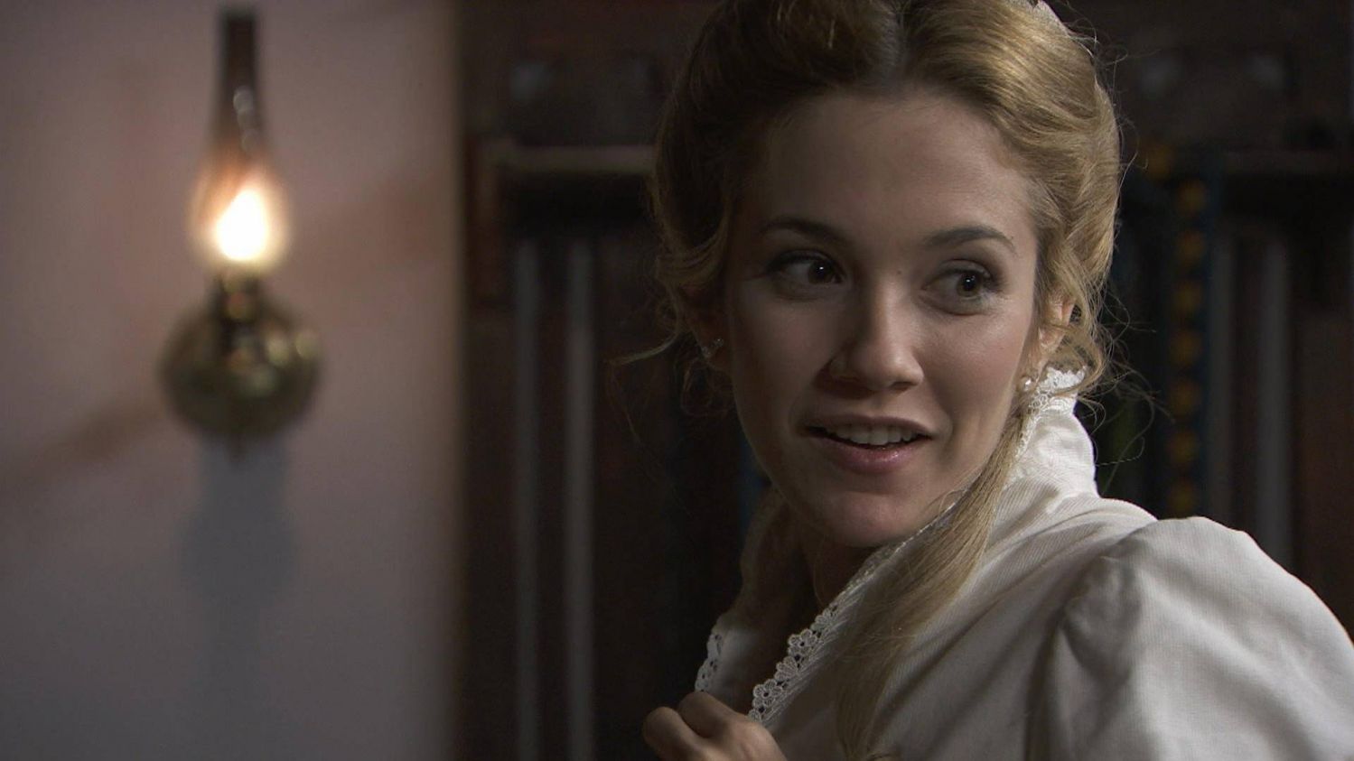 News Akacjowa 38 odc. 601. Elvira ca�uje Mari� Luis�, a Teresa ta�czy z tajemniczym nieznajomym. Streszczenie 601 i 602 odc. 