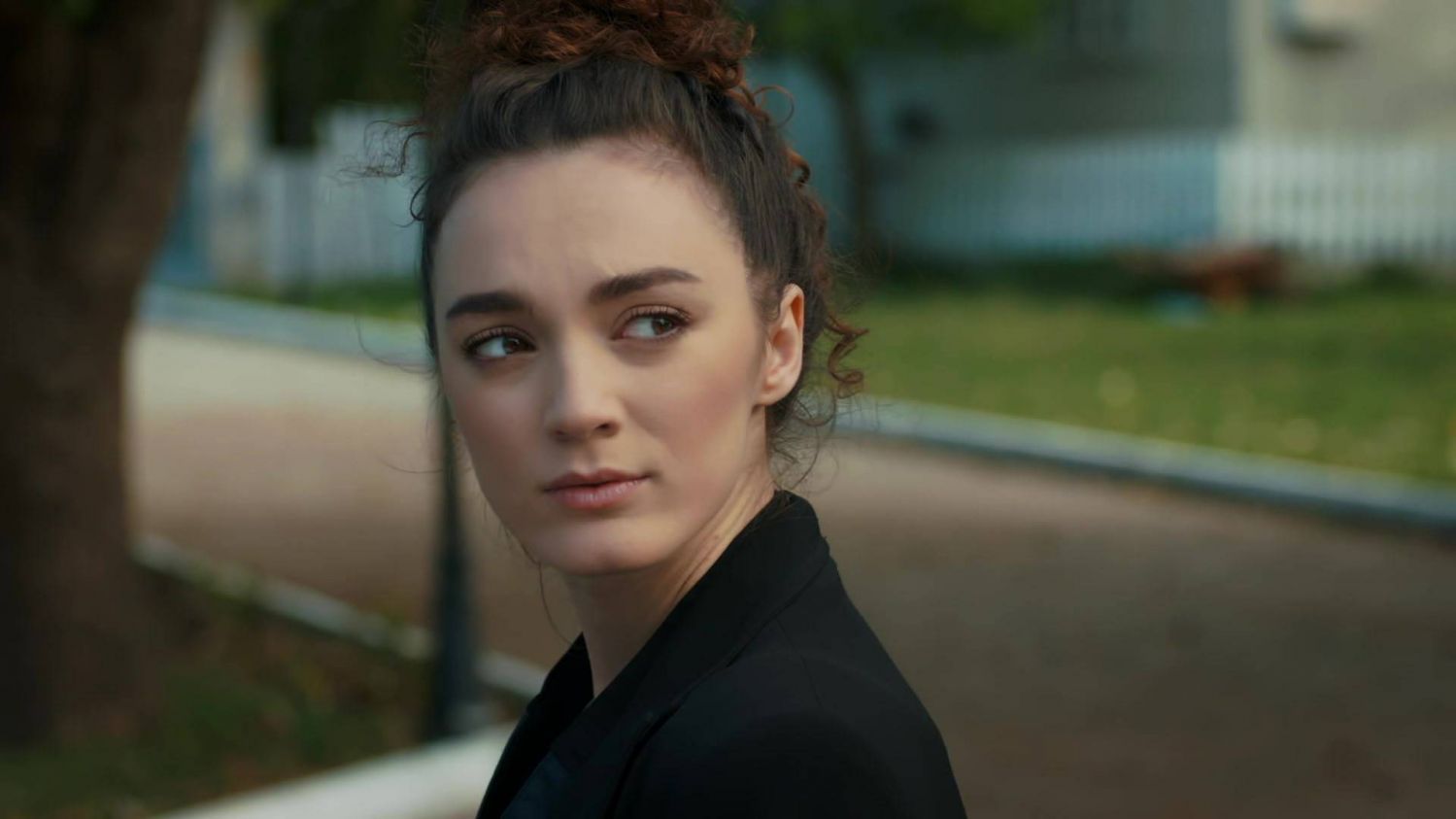 News Dziedzictwo odc. 705 i 706 streszczenie. Nana okazuje zazdro o Hazal, a Ferit ratuje zakadniczki