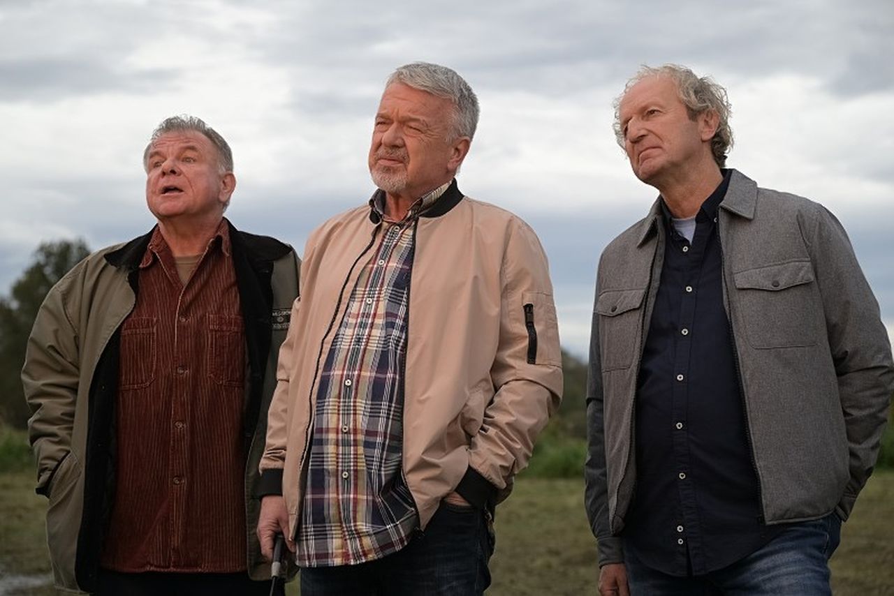 News Pierwsza mi�o�� - 3929 odc. Hubert i Piotrek �cigaj� Jewgienija, a Melka wpada w panik�. Streszczenie 3929 i 3930 odc