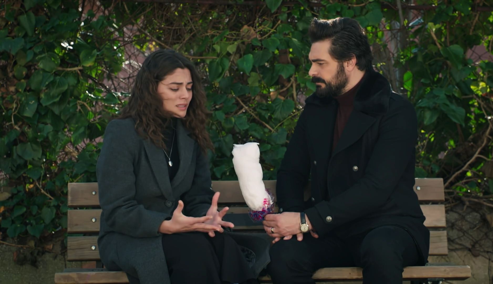 News Dziedzictwo odc. 463 i 464 streszczenie: Yaman zabiera Seher w rodzinne strony, a Volkan robi wszystko, by ukry� Rustema!