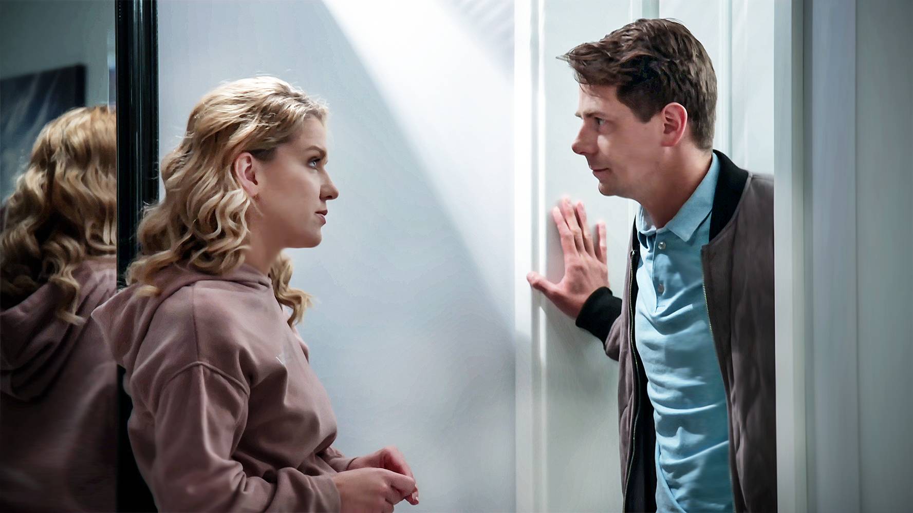 News Pierwsza mi�o�� - 3666 odc. Kacper i Marysia walcz� o �ycie pacjent�w. Streszczenie 3666 i 3667 odcinka