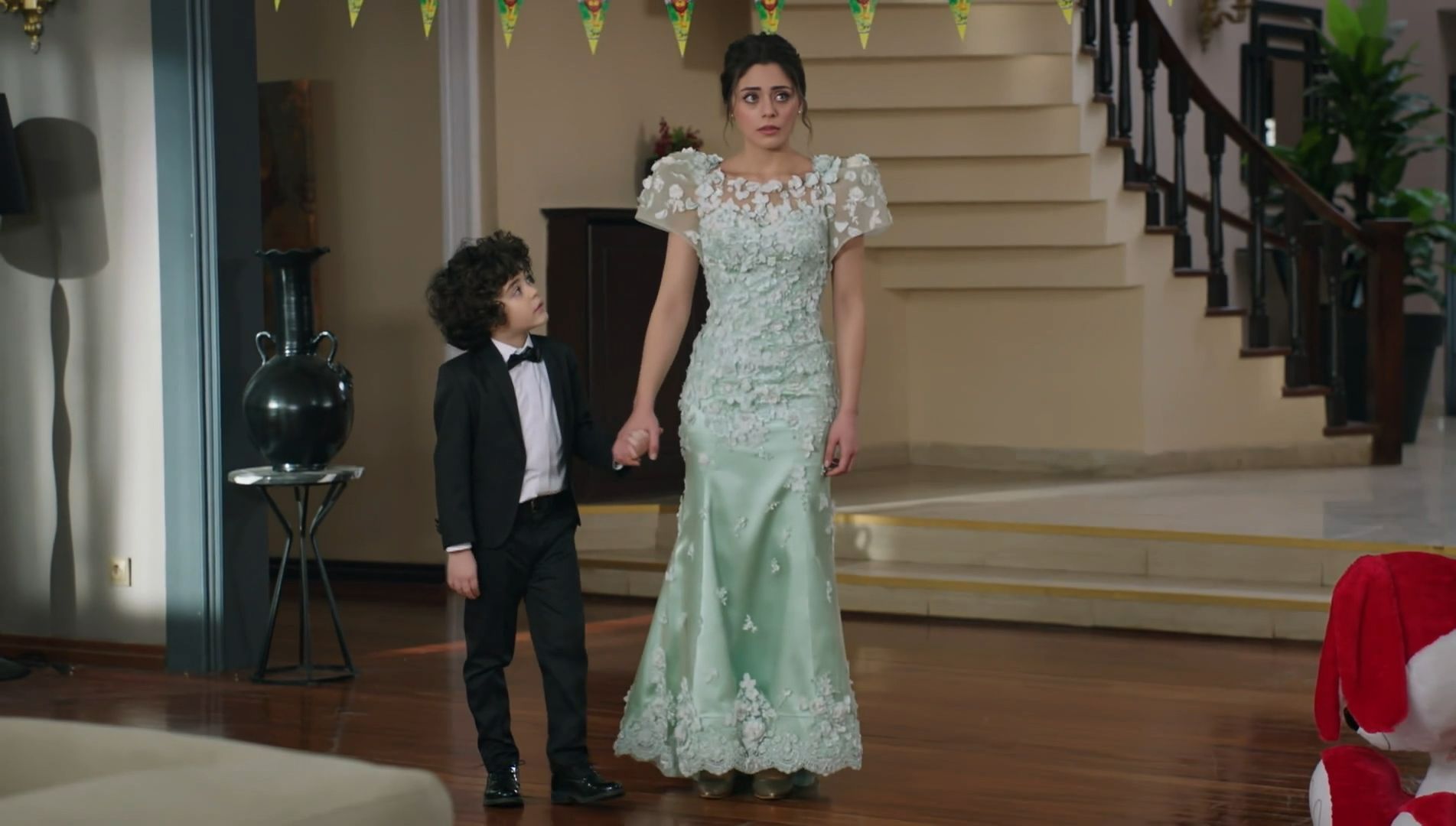 News Dziedzictwo odc. 482 i 483 streszczenie: Seher zachwyca wszystkich na przyj�ciu Yusufa!