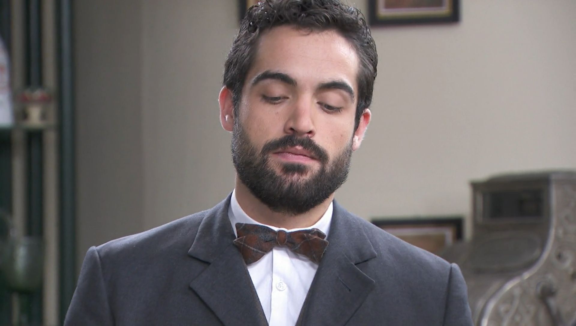 News Akacjowa 38 odc. 846 odc. Inigo ca�uje Leonor. Dziewczyna go policzkuje! Streszczenie 846 i 847 odc.