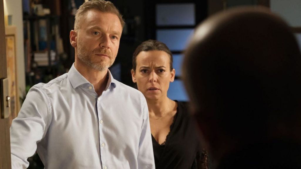 News M jak mi�o�� - 1740 i 1741 odcinek. Julia m�ci si� na kochanku