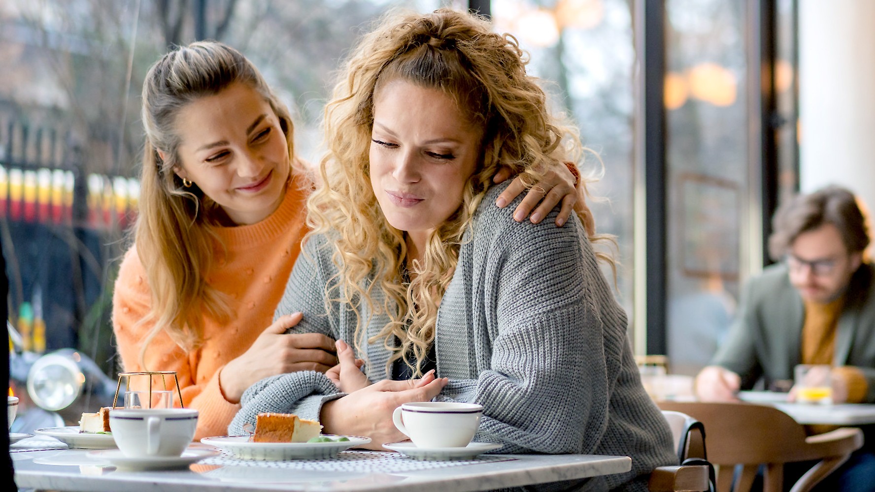 News Przyjaci�ki 246 odc. �ukasz ukrywa c�rk� w Nepalu? Streszczenie 246 i 247 odc. 