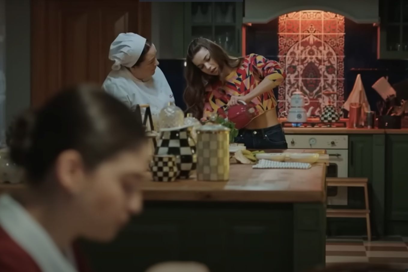 News Z�oty ch�opak - 68 odc. Seyran mile zaskakuje Farita �niadaniem. Streszczenie 68 i 69 odcinka