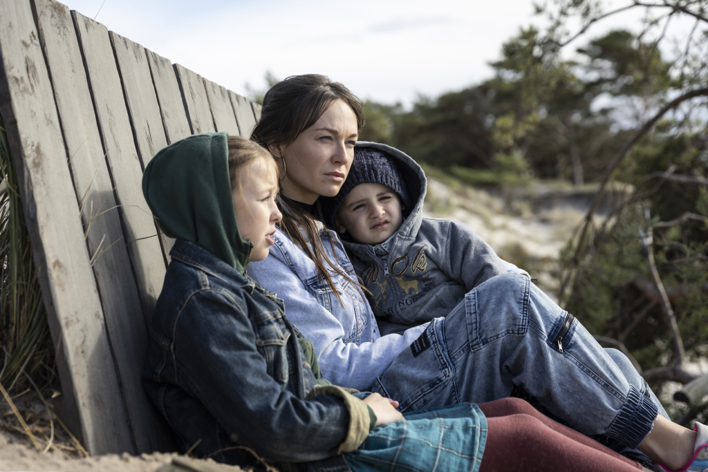 News Pati - 2 odc. Bohaterka zrzuca komornika ze schod�w. Streszczenie 2 i 3 odcinka serialu