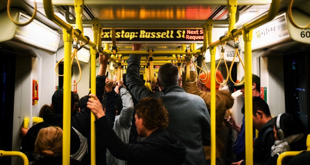 News Polityk chce zast�pi� bilety autobusowe ksi��kami. Tak wygra wybory?