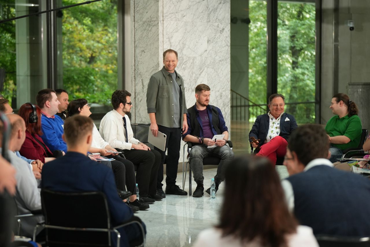 News Autentyczni - odc. 1 i 2. Robert Mak�owicz pierwszym go�ciem programu! 