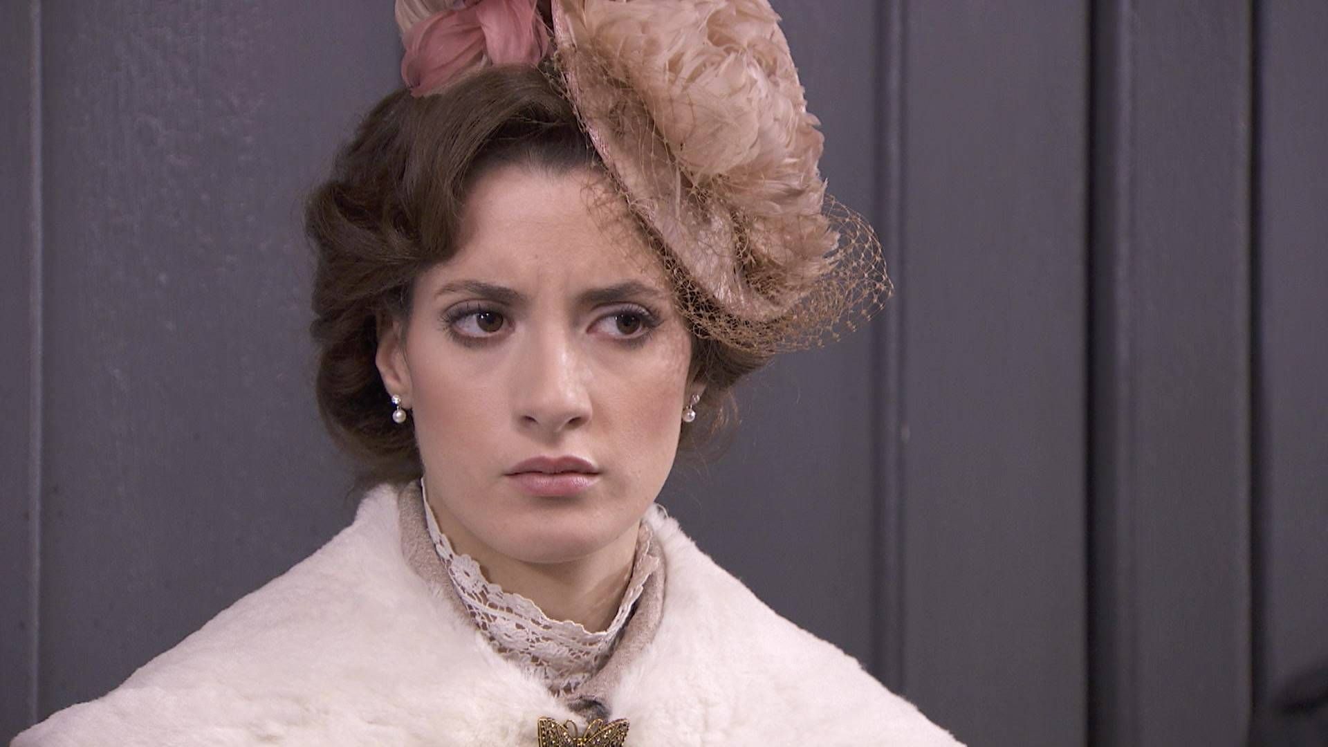 News Akacjowa 38 - 313 odc. Celia i Felipe chc� zabra� Teres� na przyj�cie Cayetany. Streszczenie 313 i 314 odc. 