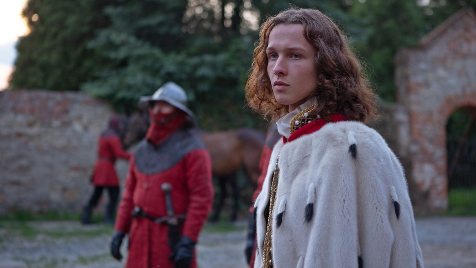 News Kr�lowie odc. 5 i 6 streszczenie: Katarzyna W�odkowa sieje postrach na traktach, a Istvan planuje zamach na kr�la. Co jeszcze si� wydarzy? 