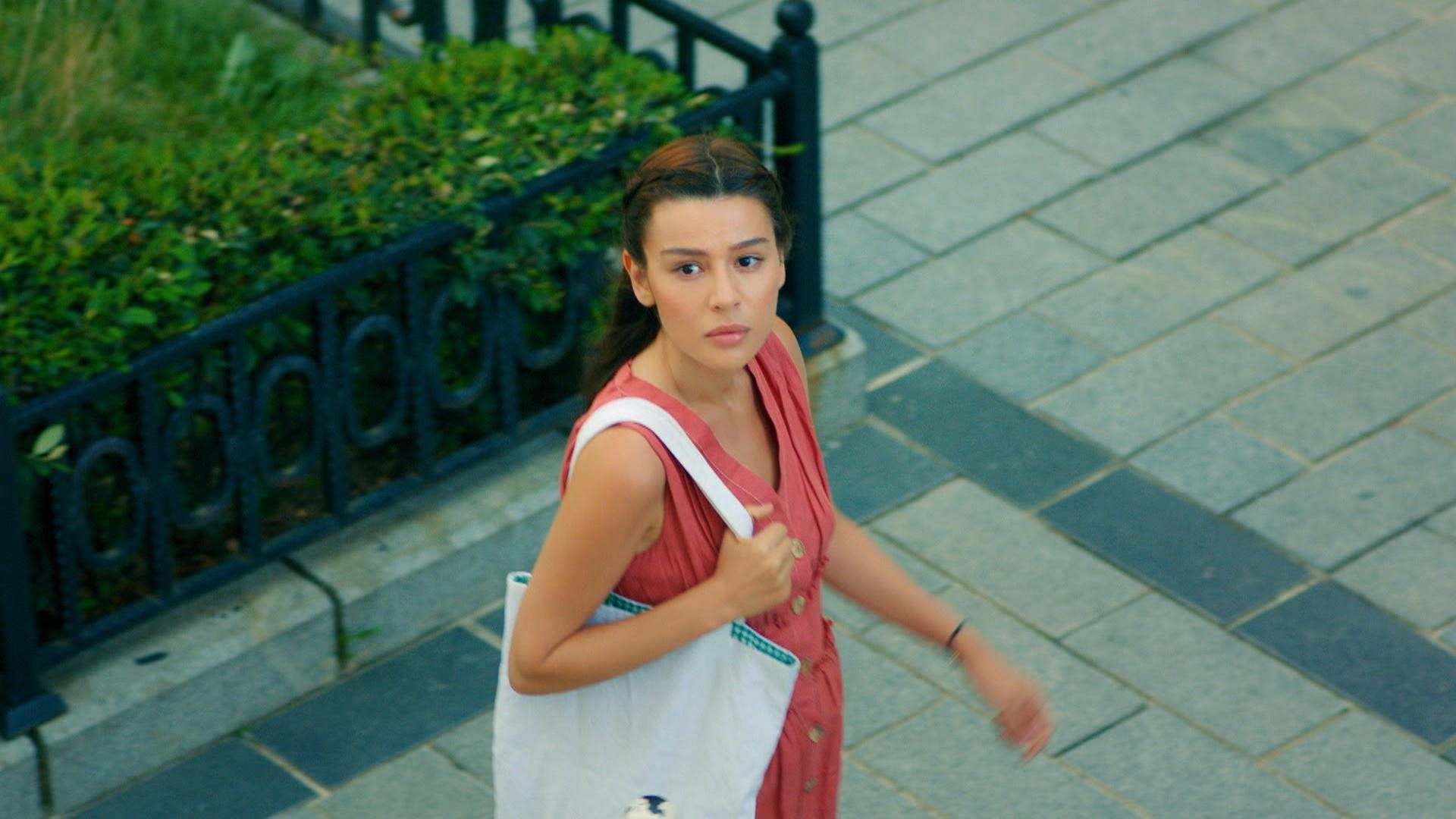 News Mi�o�� i nadzieja  - odc. 6. Z pomoc� ojca Zeynep staje na nogi. Streszczenie 6 i 7 odc.