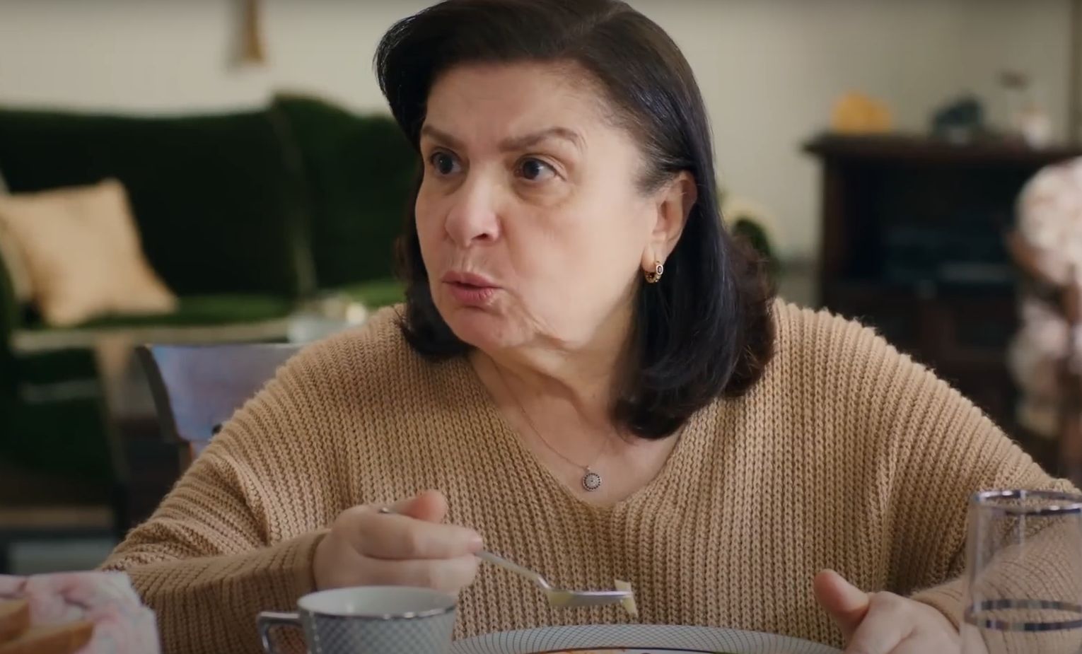 News Mi�o�� i nadzieja  - odc. 17. Naciye chce si� pozby� Elif. Streszczenie 17 i 18 odc.