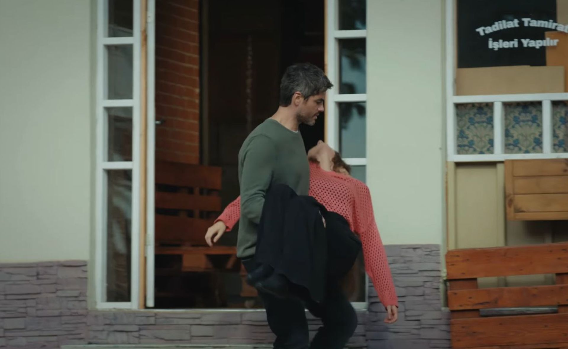 News Dziedzictwo odc. 875 i 876 streszczenie. Nana walczy o oddech. Poyraz ratuje j� w ostatniej chwili