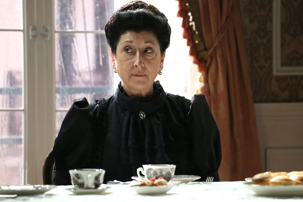 News Akacjowa 38 - 341 odc. Ursula wyznaje Cayetanie, �e zna jej tajemnic�. Streszczenie 341 i 342 odc. 