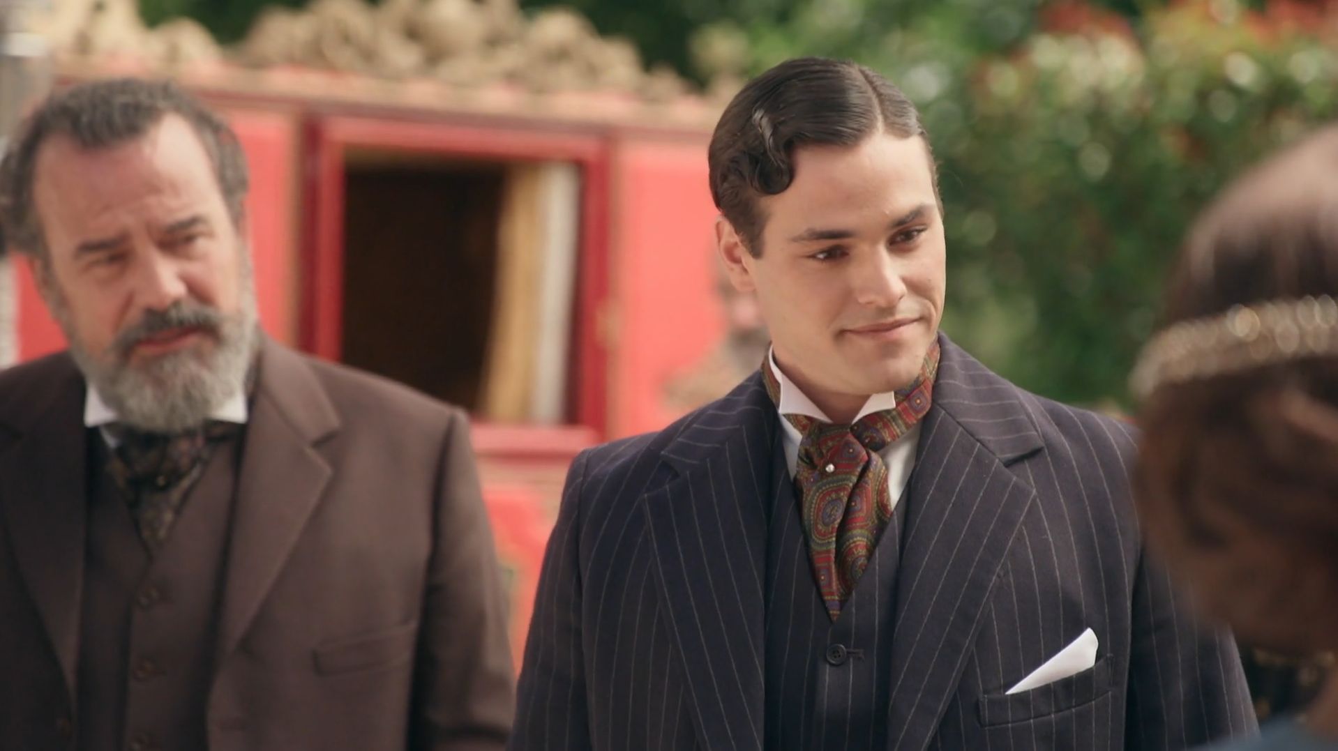 News La Promesa - paac tajemnic - 215 odc. W paacu zjawia si syn ksicia. Catalina nie potrafi pogodzi Alonsa i Fernanda. Streszczenie 215 i 216 odc.