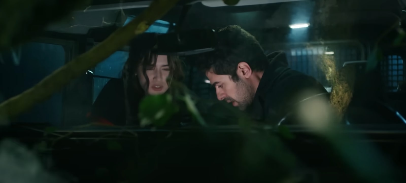 News Wichrowe wzg�rze - 69 odc. Halil i Zeynep maj� wypadek samochodowy. Streszczenie 69 i 70 odc. 