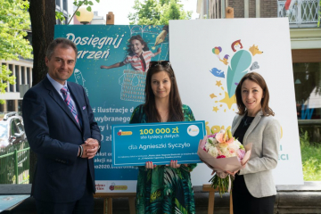 News Wygra�a 100 tysi�cy w konkursie literackim Biedronki. Agnieszka Syczy�o laureatk� tegorocznego 