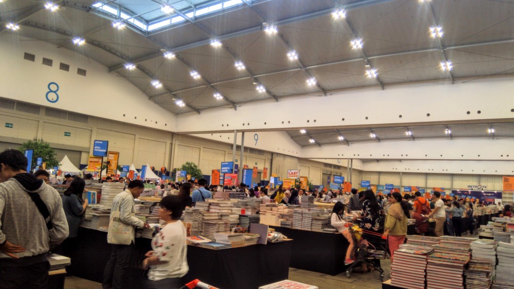 Wyprzedaz ksiazek w Dubaju