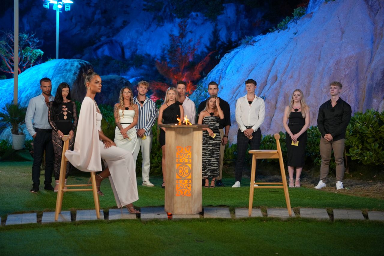 News Hotel Paradise 9 - odc. 40. Pora na... masowe �luby? B�dzie wesele! Streszczenie 40 odcinka