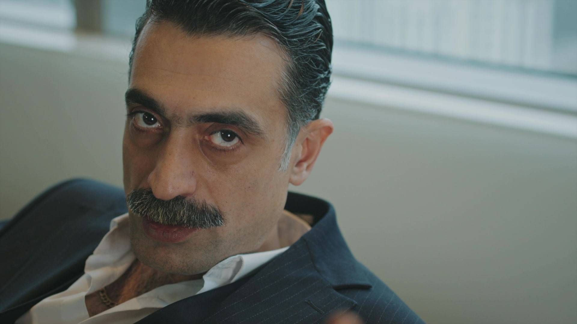 News Z�oty ch�opak - 230 odc. Kazim pr�buje udusi� Esme! Streszczenie 230 i 231 odcinka