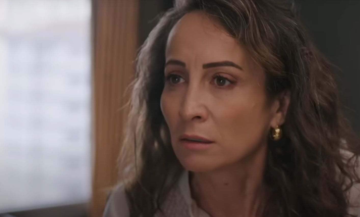 News Z�oty ch�opak - 240 odc. Tayyar porywa Esme. Streszczenie 240 i 241 odcinka