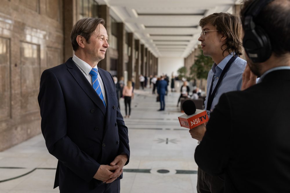 News Nowa Pani Prezydent. 2 odcinek serialu „Wotum nieufno�ci