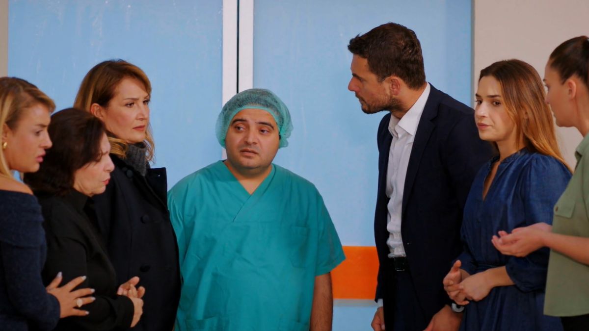 News Mio i nadzieja odc 303, 304. Sila oddaje krew, a Levent si na ni zoci. Hulya budzi si, ale nie reaguje, ani nie mwi. 