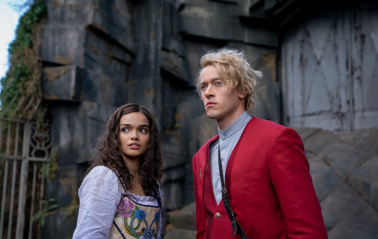 News Dzi� premiera „Ballady ptak�w i w�y”. Rachel Zegler wzorowa�a si� na postaci Katniss Everdeen? 