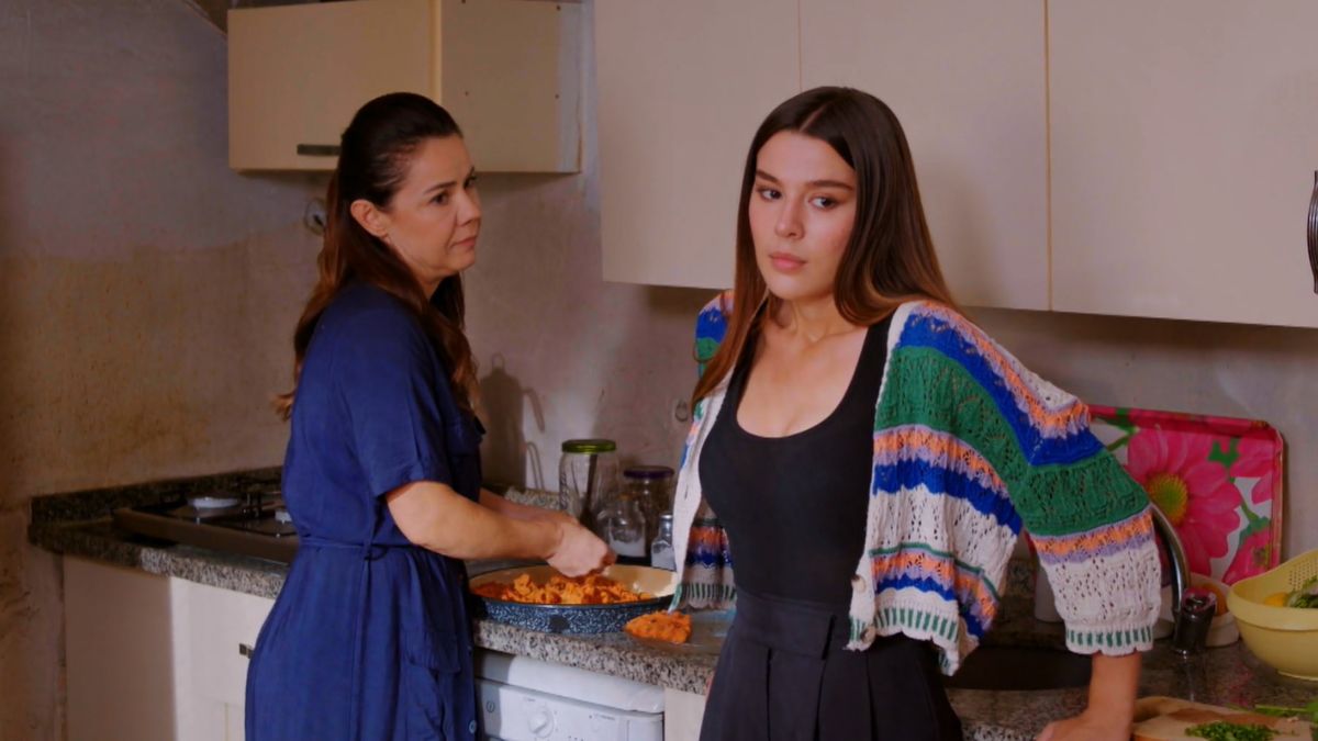 News Mio i nadzieja odc. 295. Bahar twierdzi, e matka j szantauje! Streszczenie 295 odc.