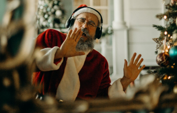 News Co ogl�da� w telewizji w Miko�ajki? Najciekawsze programy oraz filmy