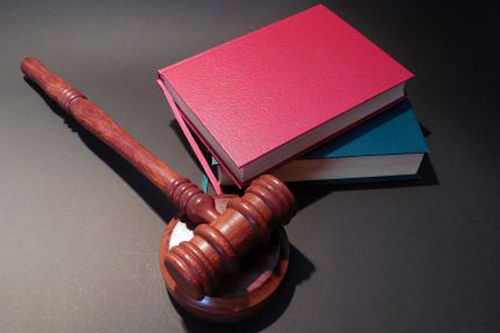 News S�d zaka�e sprzeda�y ksi��ek Tomasza Pi�tka? Z�o�ono wniosek