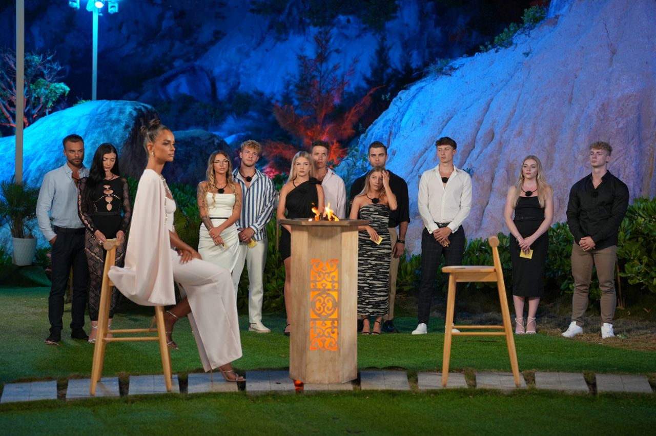 News Hotel Paradise 9 - odc. 44. Pla�a zyska nowe imi�! Tajemnicze pytania... Streszczenie 44 odcinka