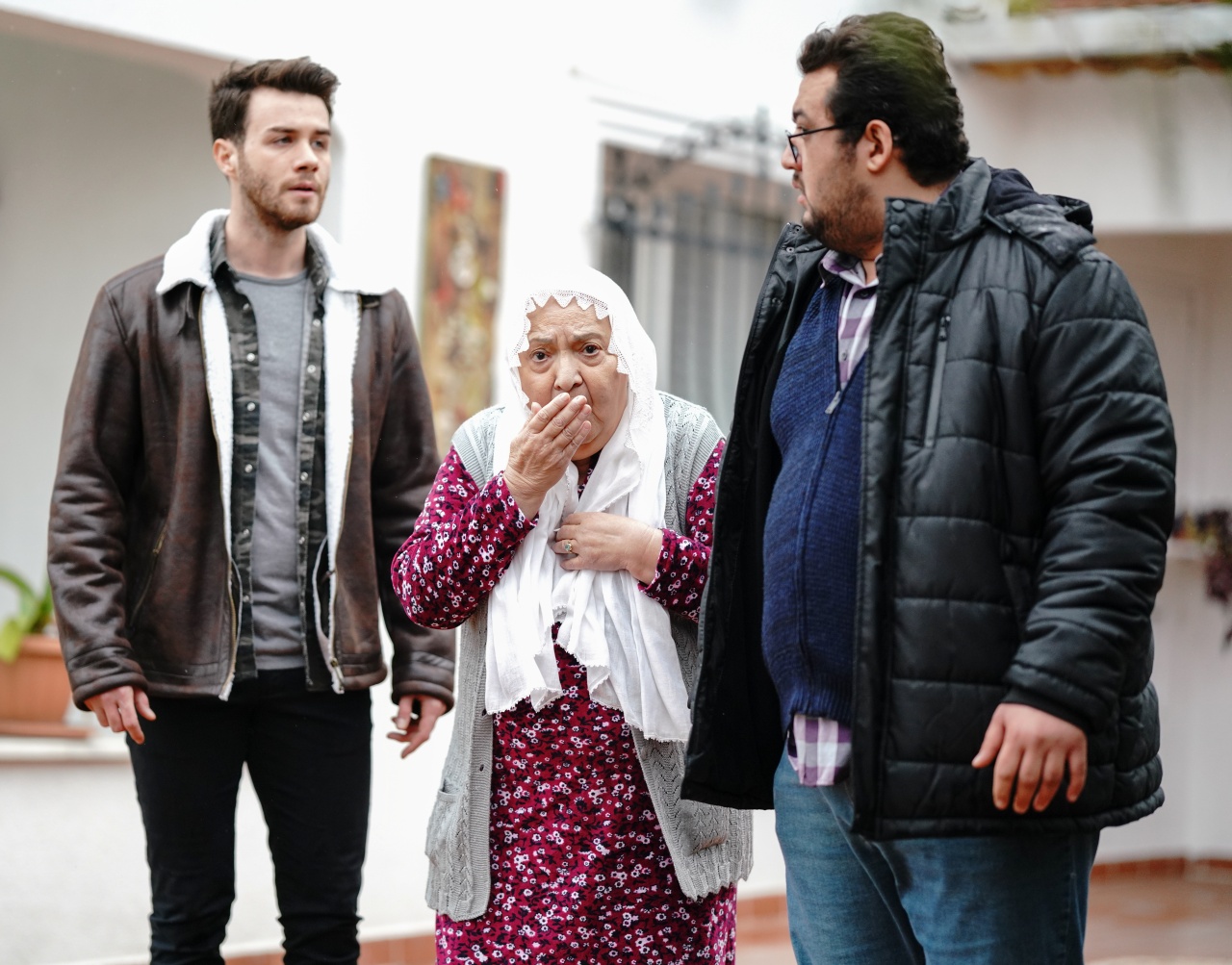 News Dziedzictwo - 372 odc. Semra jest przetrzymywana przez oszust�w. Streszczenie 372 i 373 odcinka