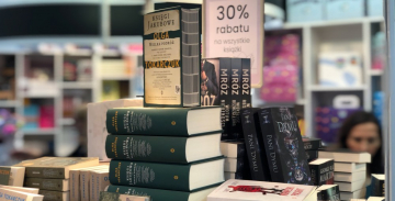 News Ksi��ki Tokarczuk najcz�ciej kupowane w 2019. Hitami ksi��ki Mroza i Lipi�skiej