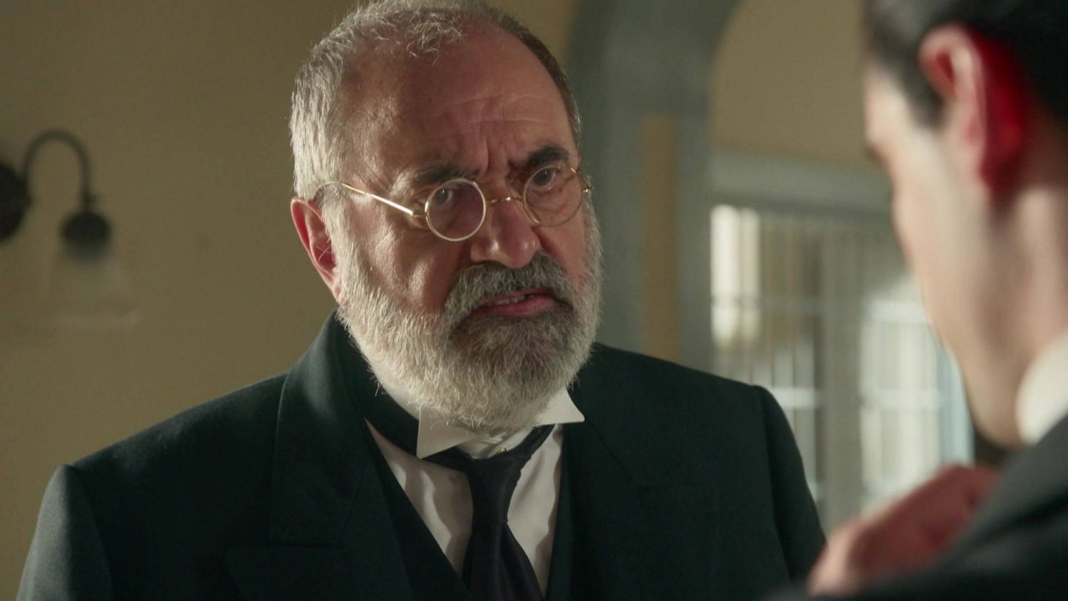 News La Promesa - pa�ac tajemnic - 349 odc. Curro walczy o �ycie po postrzale. Lorenzo blokuje przewiezienie go do szpitala. Streszczenie 349 i 350 odc.