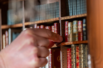 News Stworzono miniaturowe ksi��ki. To inicjatywa kr�lowej Camilli