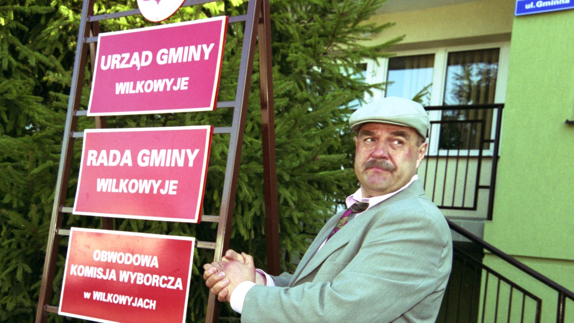 News Ranczo - odc. 3. Proboszcz, na z�o�� w�jtowi, przejmuje inicjatyw�. Streszczenie 3 i 4 odc.