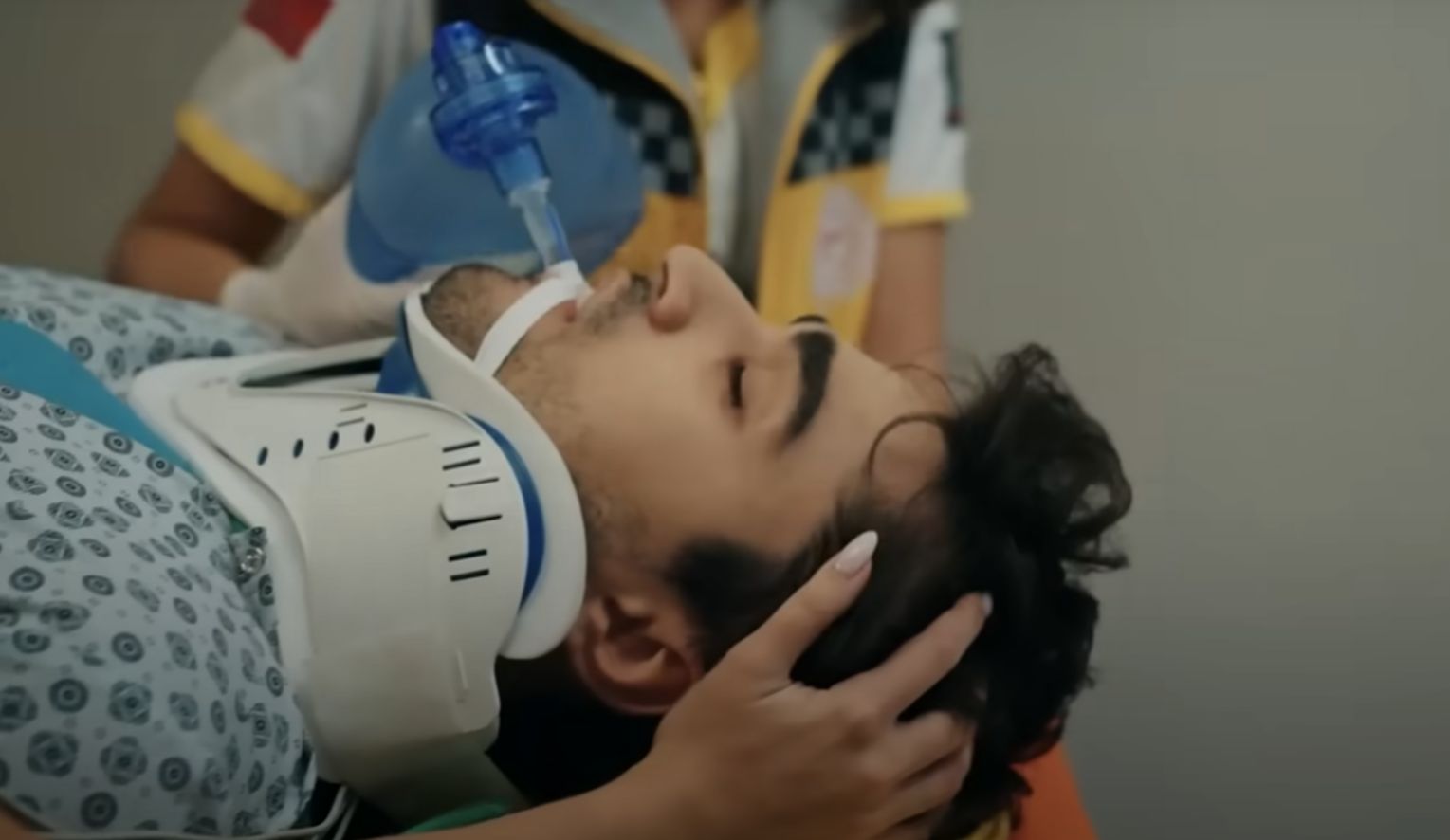 News Z�oty ch�opak - 120 odc. Ferit budzi si� w szpitalu. Rodzina atakuje Seyran. Streszczenie 120 i 121 odcinka