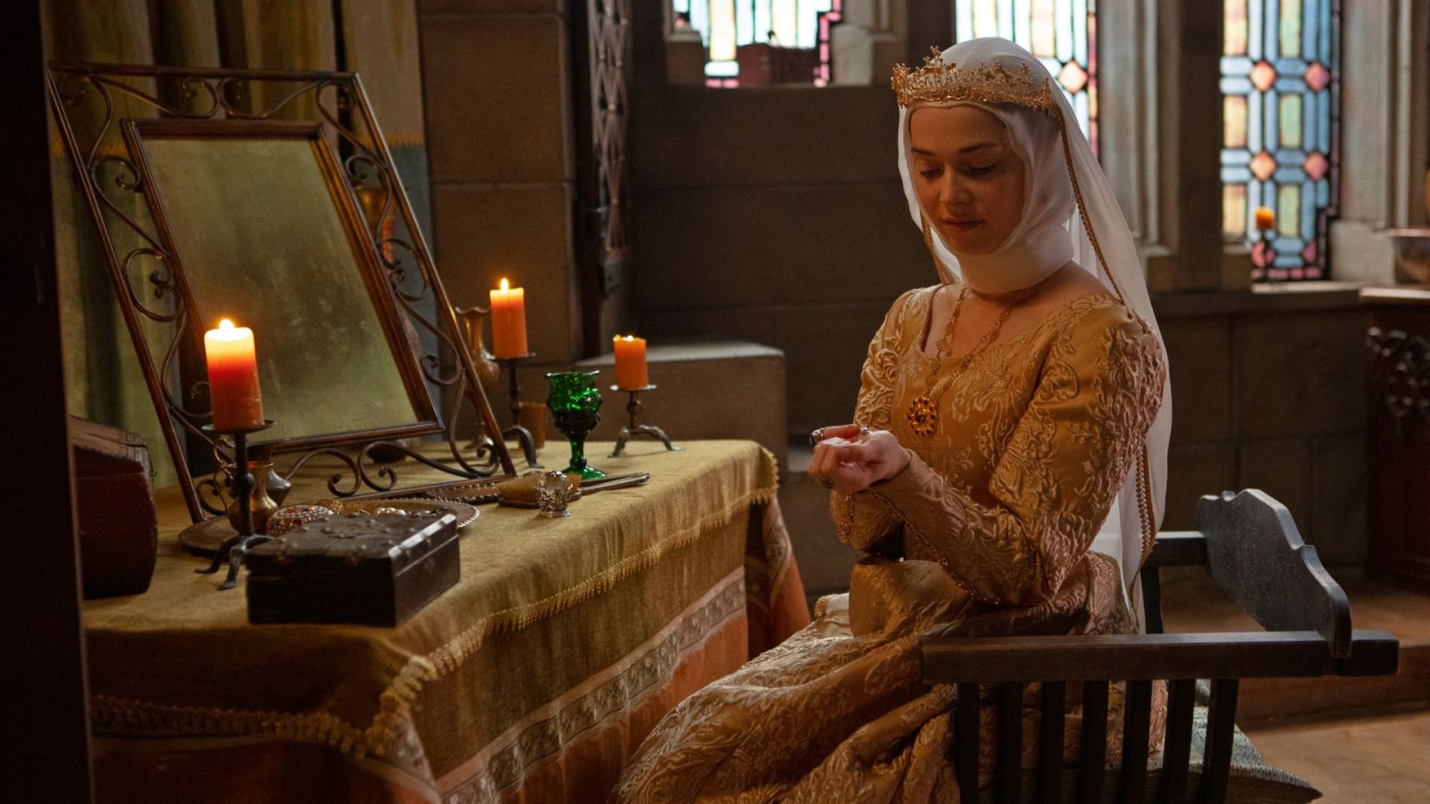 News Kr�lowie odc. 11 i 12 streszczenie: Klara boi si� Katarzyny, a Hi�cza wraca ci�ko ranny. Co jeszcze si� wydarzy? 