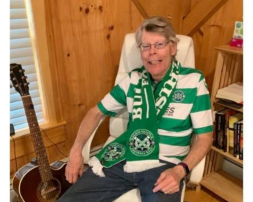 News Stephen King kibicem klubu Buckie Thistle. Sportowcy zrobili mu niespodziank�