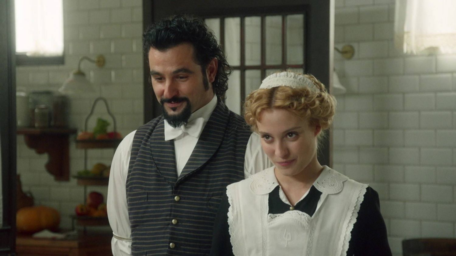 News La Promesa - paac tajemnic - 272 odc. SKANDAL - Cruz urzdza bal maskowy z pienidzy firmy. Catalina odkrywa prawd. Streszczenie 272 i 273 odc.