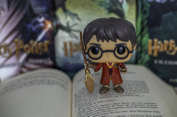 News Harry Potter dro�szy od Biblii? 430 tys. z�otych za ksi��k� Rowling