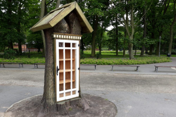 News Zniszczy� biblioteczk� w parku. Teraz stanie przed s�dem