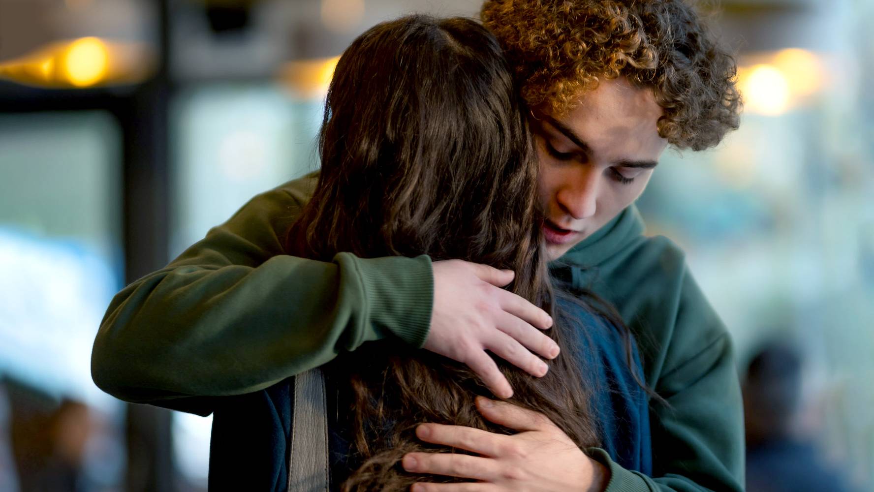 News Przyjaci�ki 271 odc. Sta� wyznaje Nur mi�o��. Streszczenie 271 i 272 odcinka